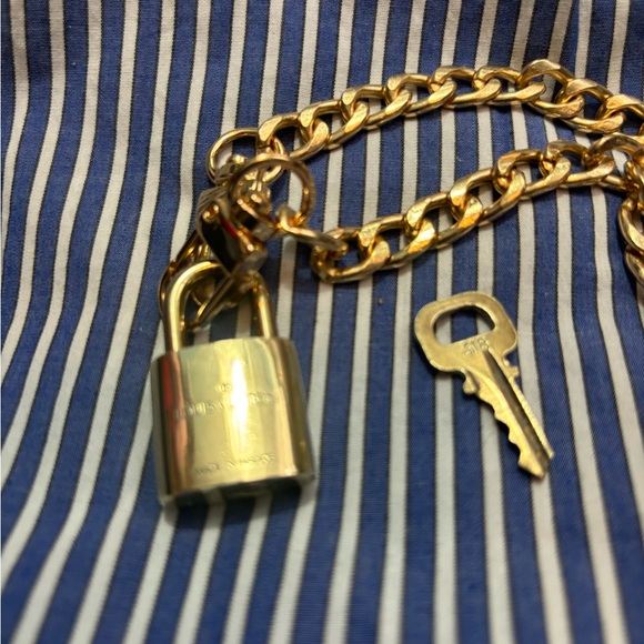 Louis Vuitton Pad Lock Chocker Necklace#318 - Picture 14 of 15